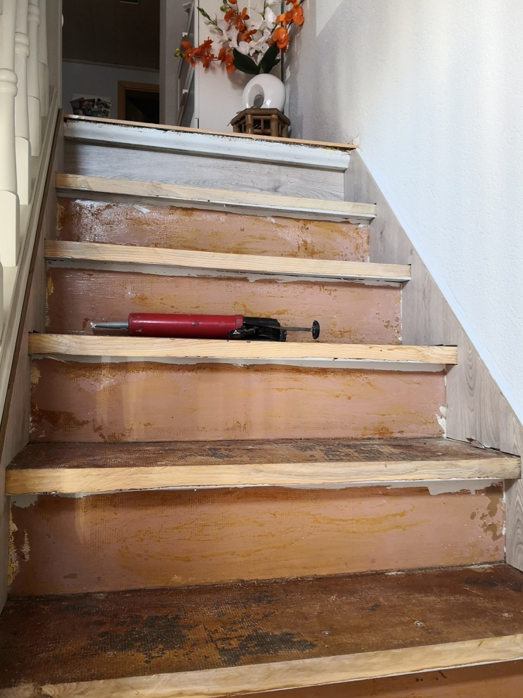 alte Holztreppe wird renoviert